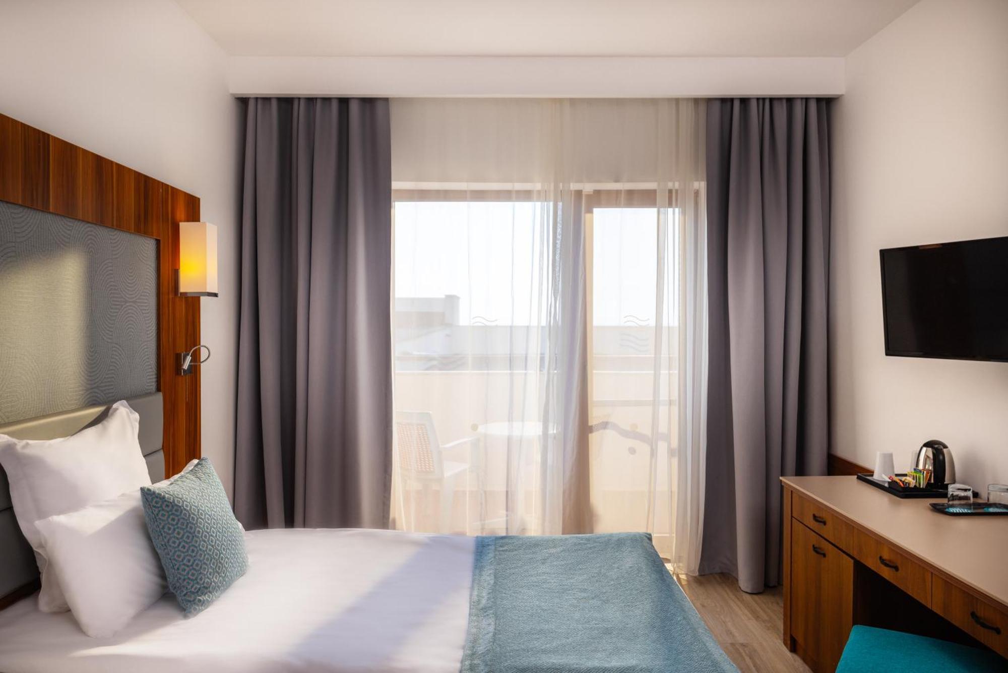Alua Helios Bay Hotel Obzor Exterior photo