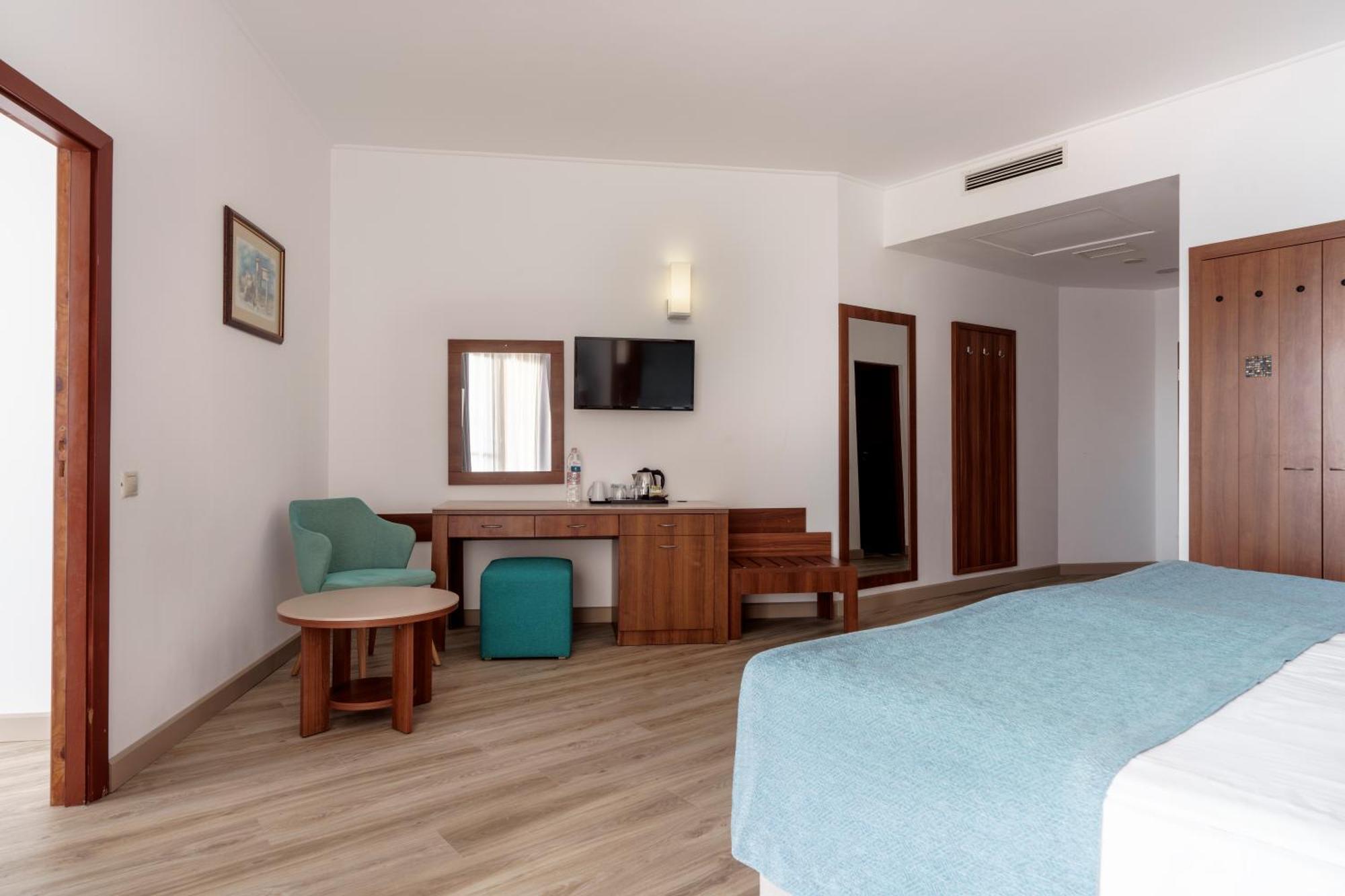 Alua Helios Bay Hotel Obzor Exterior photo