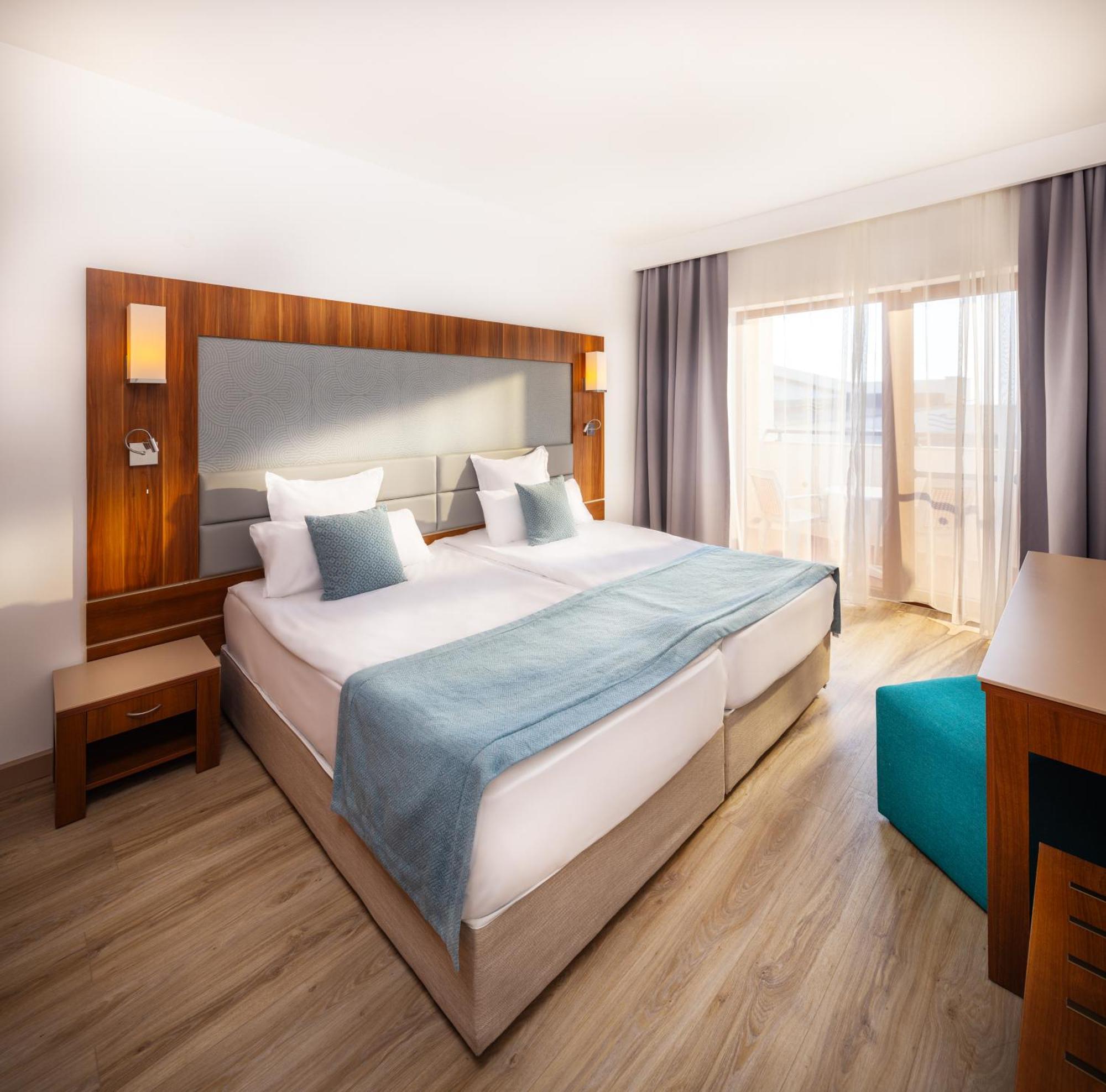 Alua Helios Bay Hotel Obzor Exterior photo